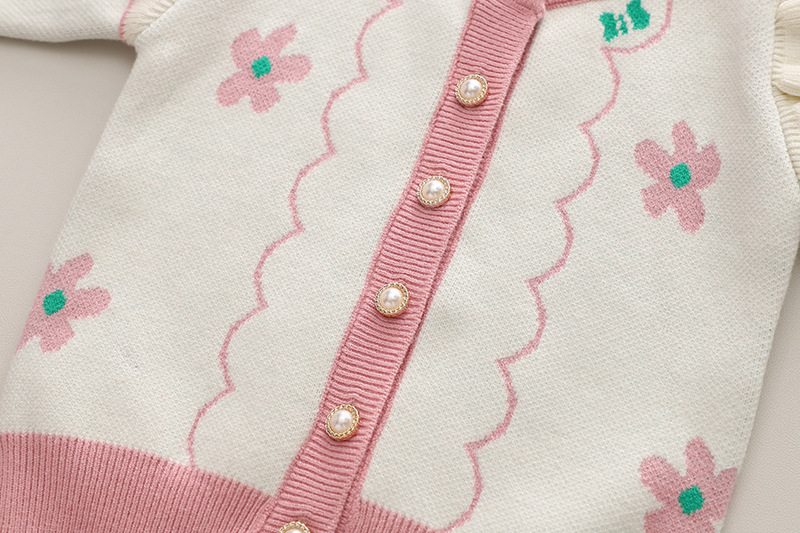 Flickset med stickad kofta och plisserad kjol_voghion.com