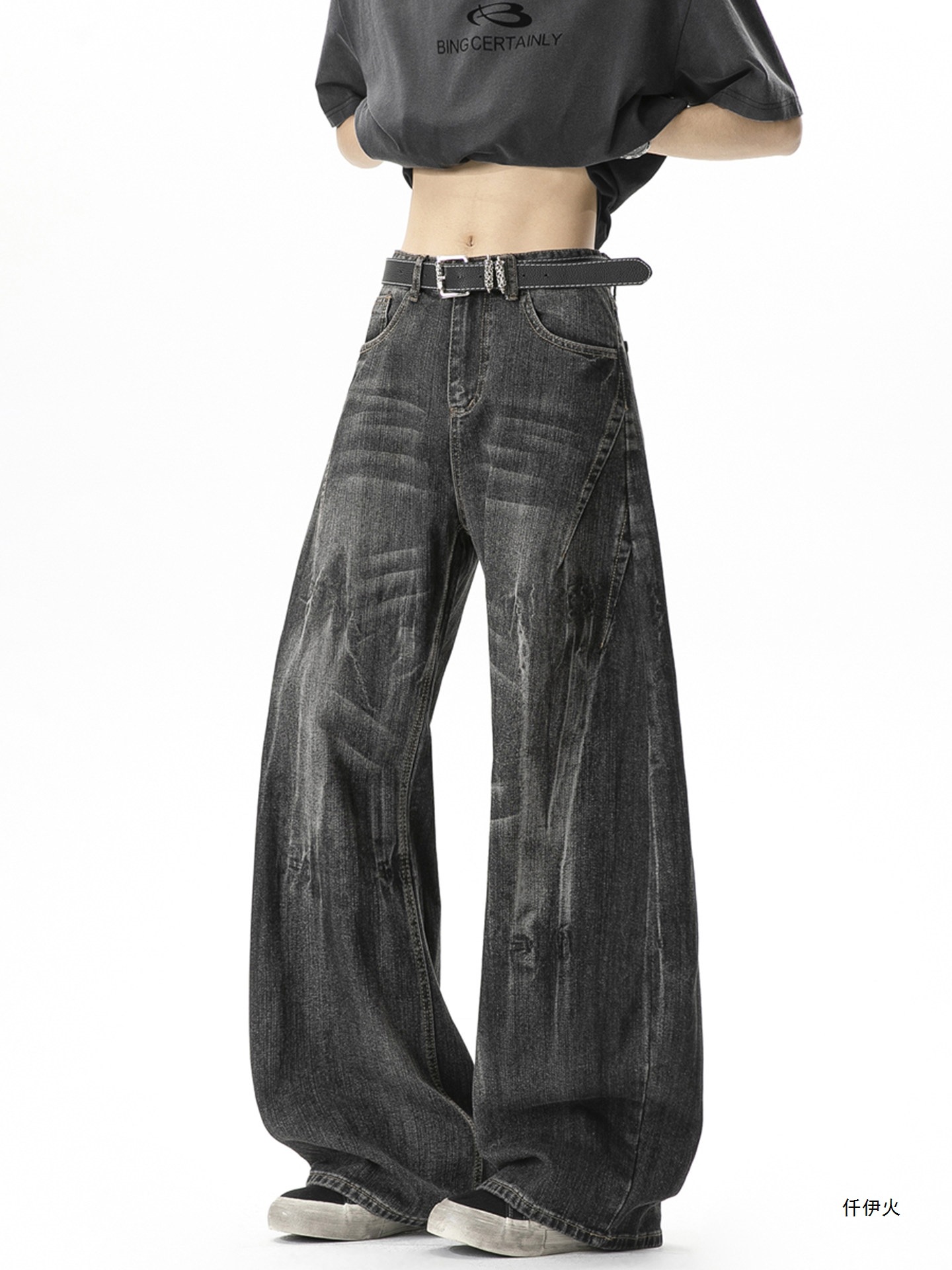 New stylish and cool bamboo-patterned American-style retro jeans for men, featuring a loose, straight-leg, wide-leg design, and a distressed, curved hem