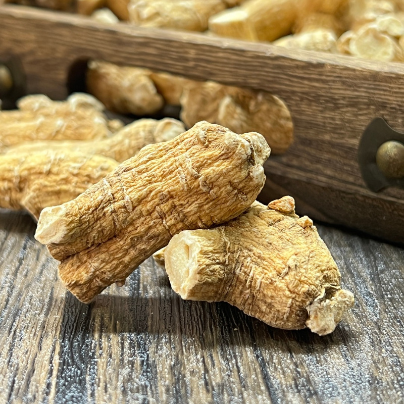 Canadian round-headed, fully aged ginseng—rich in flavor, available as short-length pieces, ideal for middle-aged and elderly consumers to use in tea brewing, soup making, or as pre-sliced, powdered, or granulated Western ginseng.