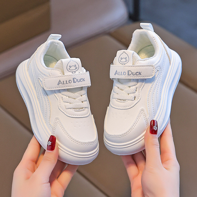 Zapatos blancos para niños y niñas 2025 primavera y otoño nuevos zapatos zapatos casuales antideslizantes para niños zapatillas de deporte de suela blanda para bebés
