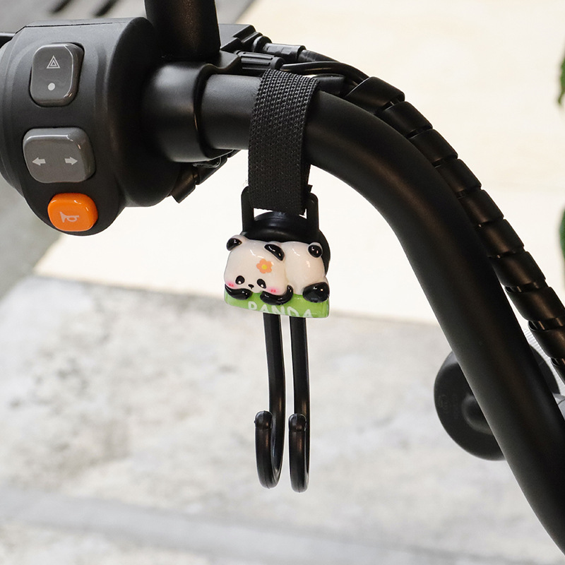 Gancho para coche eléctrico Gancho para colgar para motocicleta de carga universal delantero Gancho para llevar lindo panda