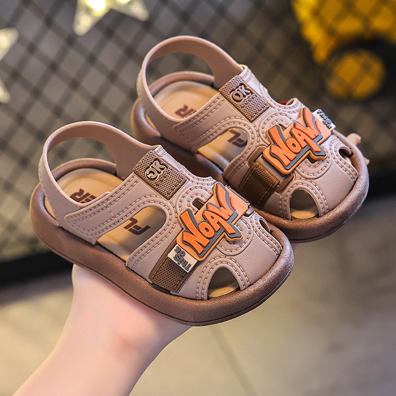 Sandalias para bebés varones de verano nuevas zapatos de playa transpirables de dedos abiertos zapatos para bebés con suela suave antideslizante.