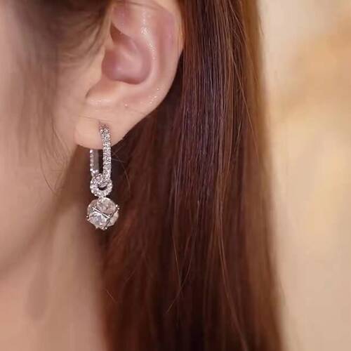 The same style of full-diamond earrings with flashing diamonds from all directions, earrings, niche light luxury three-dimensional earrings and earrings