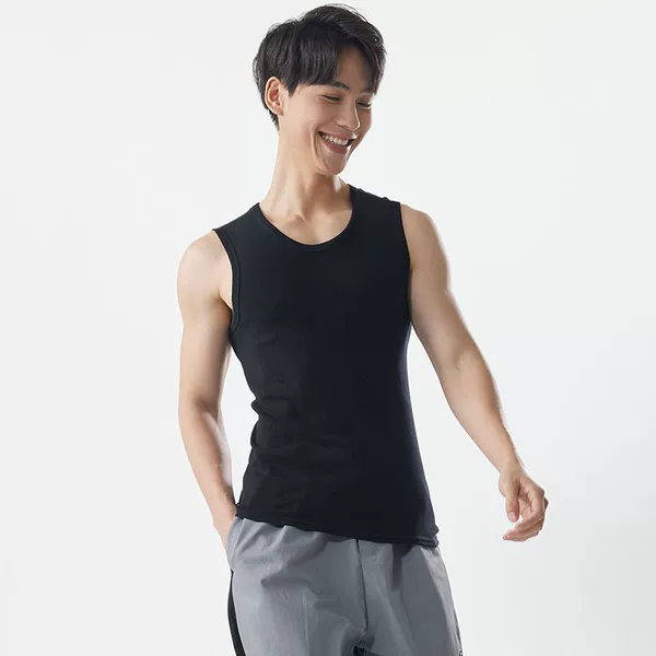 With a round collar, black