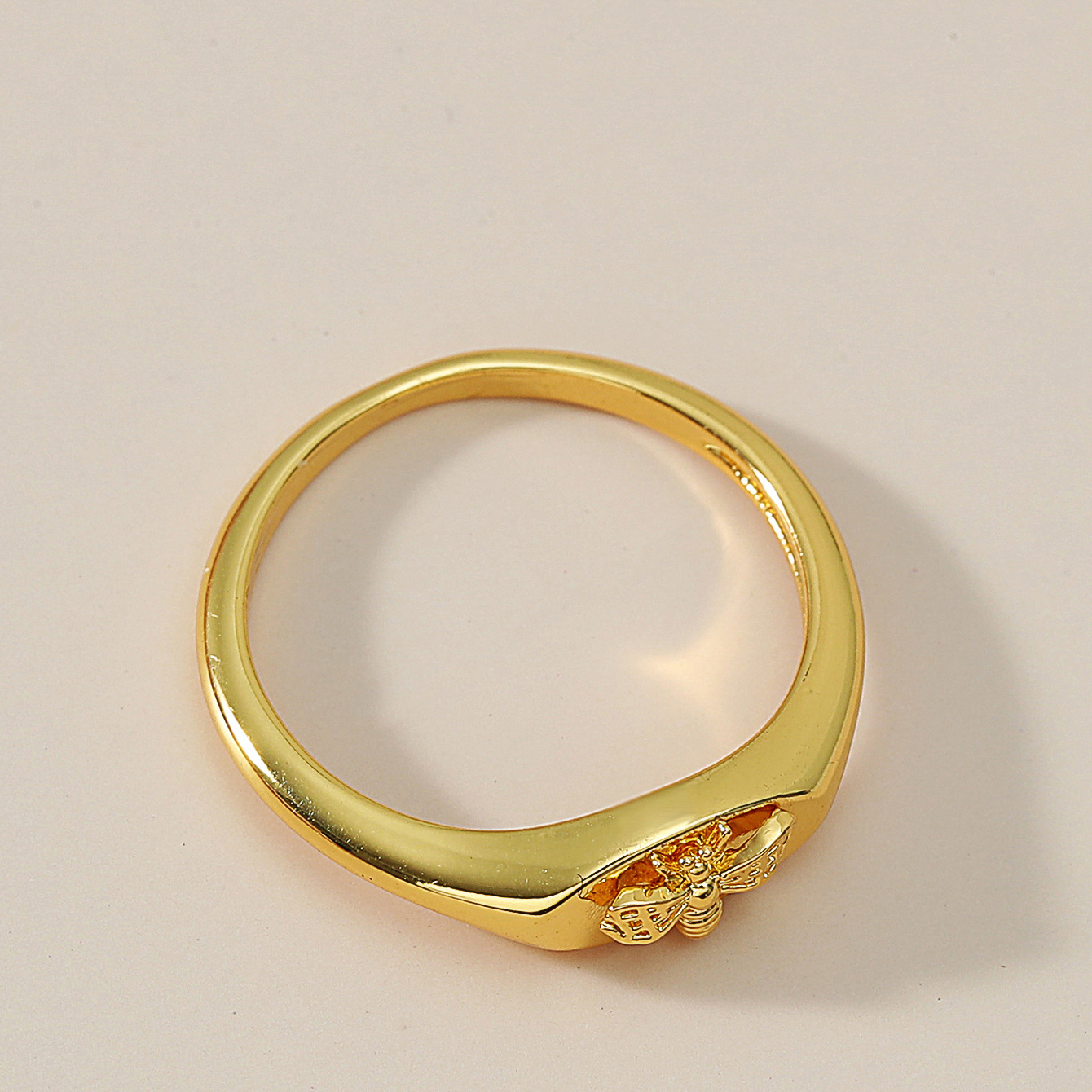 Fashion Golden Bee Signet Ring Wholesale display picture 5