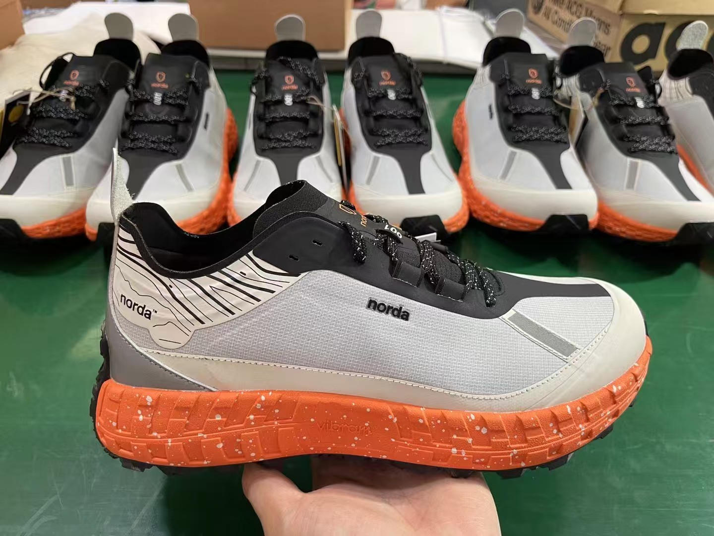 Norda 001 zapatos de montaña de empresa transfronteriza, zapatos de correr de altura baja para hombres y mujeres