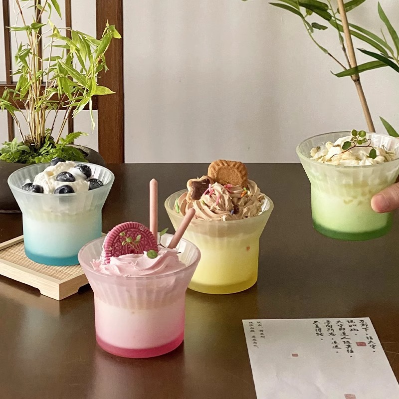 Tazas de café de orejas tazas de vidrio creativas de alto nivel de color gradiente tazas de vidrio vertical tazas de latte tazas de agua frías caseras tazas de agua