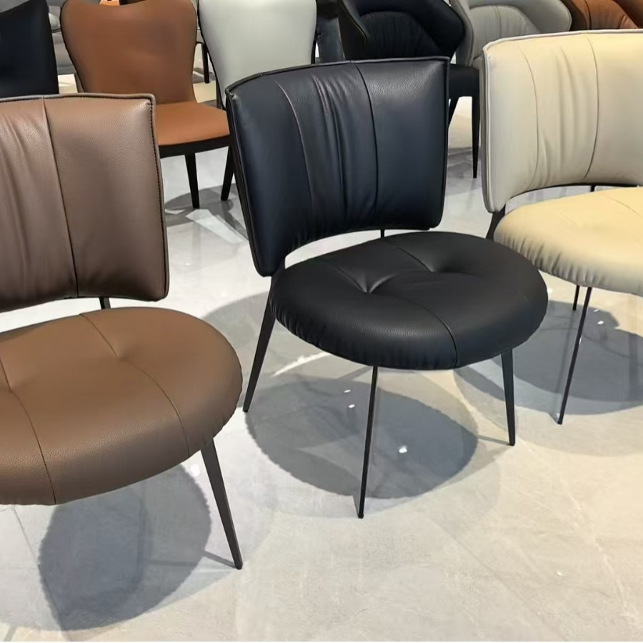 Silla de comedor de lujo ligera italiana silla doméstica moderna y simple mesa de comedor de hotel silla respaldada isla taburete de paquete suave