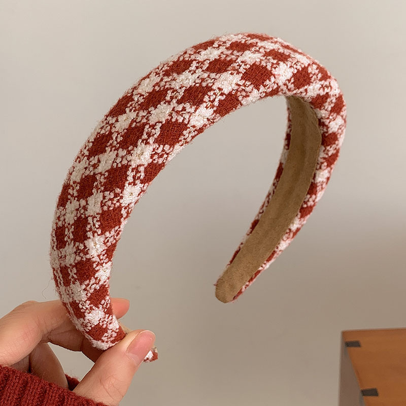 red and white houndstooth