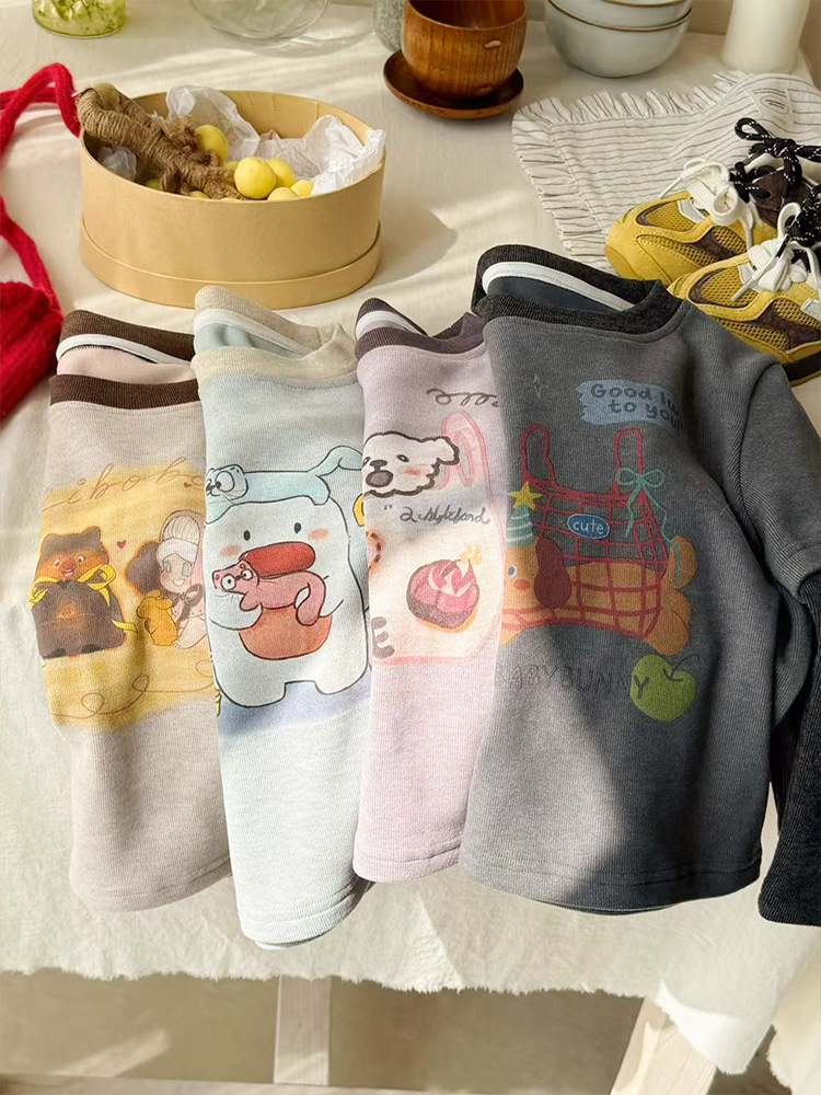 [en stock] camiseta de mangas largas de niñas invierno 25 nuevo estilo coreano de niñas falsas dos piezas de chaqueta de aire extranjero más terciopelo 350g