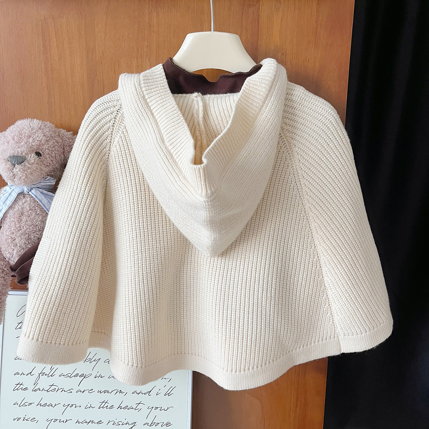 Capa con capucha de estilo coreano para niñas, otoño 2024, nuevo suéter de moda y personalizado, conjunto suelto de tres piezas para niños_voghion.com