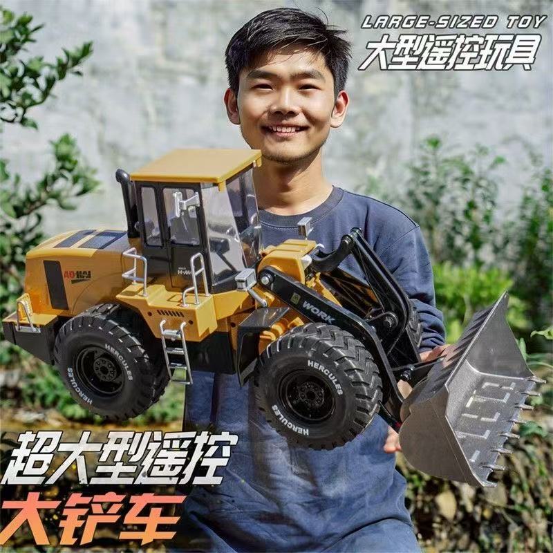Extra-Large Remote-Controlled Alloy Spray Bulldozer Toy Loader for Boys, Children's Birthday Gift Extra-Large Remote-Controlled Alloy Spray Bulldozer Toy Loader for Boys, Children's Birthday Gift
