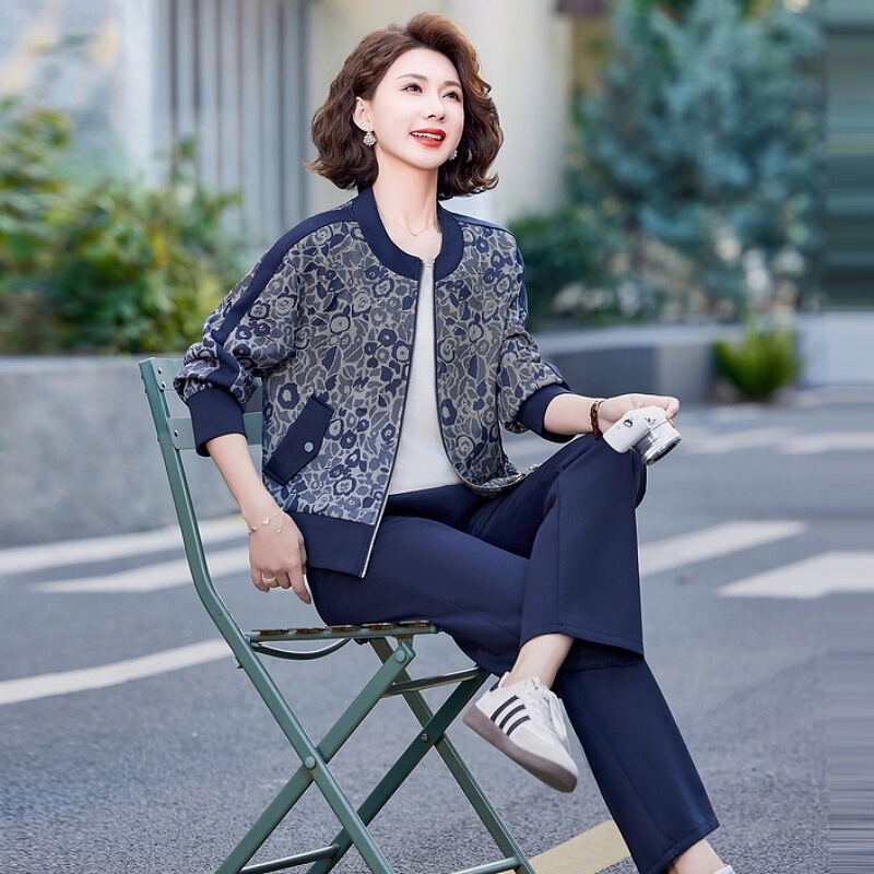 Middle-aged Mom's Autumn Sportswear Set, Casual Jacket, 2026 New Zipper Top for Women Aged 40-50 Middle-aged Mom's Autumn Sportswear Set, Casual Jacket, 2026 New Zipper Top for Women Aged 40-50