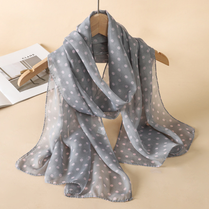 Lenço de seda e chiffon para mulher com padrão de bolinhas_voghion.com