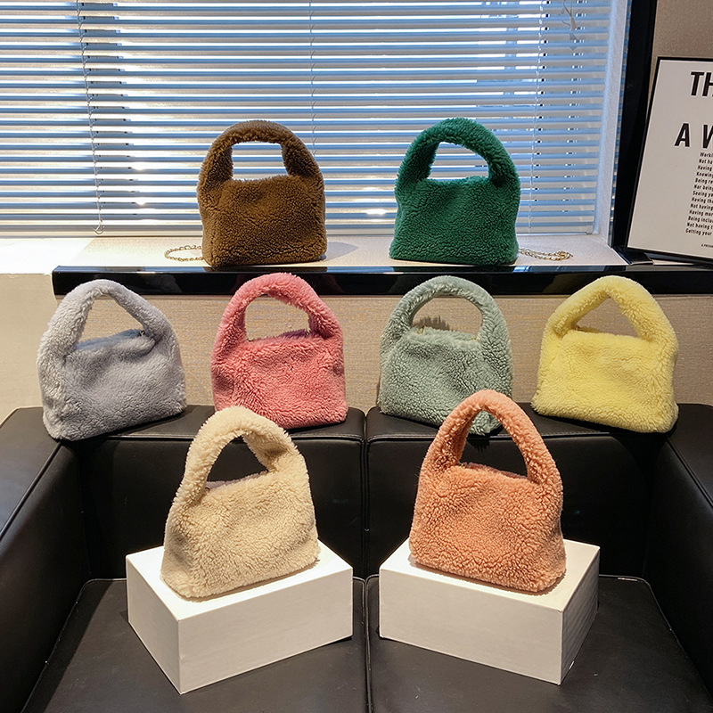 Pluche niche-ontwerp Dameskleurige crossbody Nieuwe herfst- en winterhandtas 2023 Chain pluchen tas_voghion.com