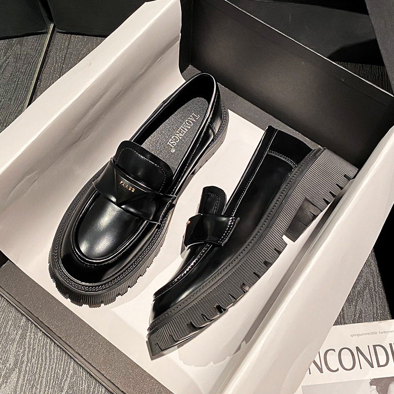Giày lười nữ da bóng mũi tròn đế dày platform gót 3-5 cm — Màu đen