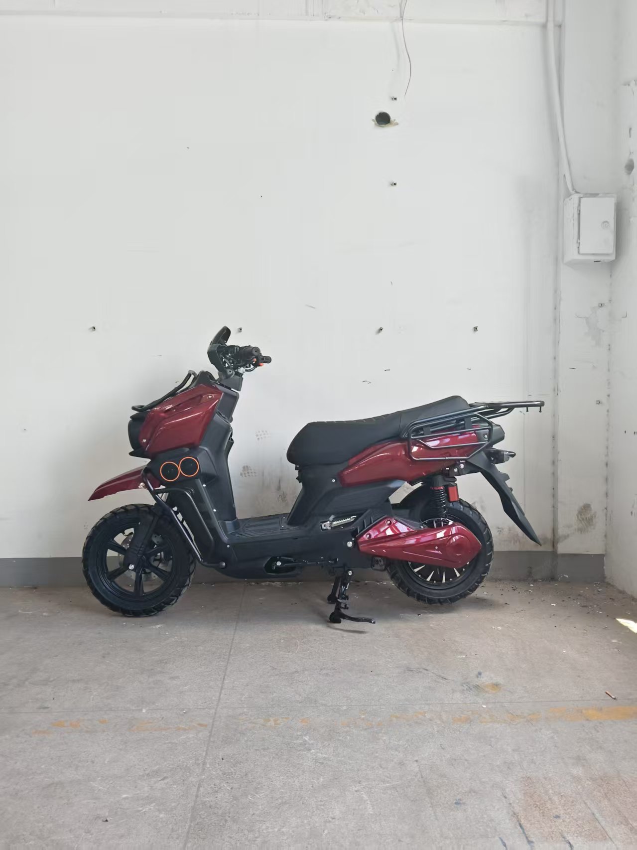 Electric motorcycle tank with Bluetooth, high-end 72V cool scooter, high-speed electric motorcycle