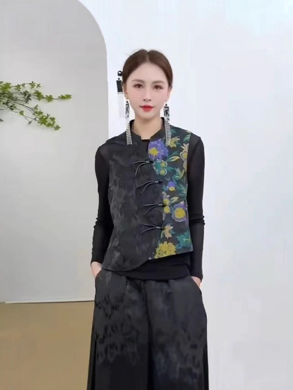 新中式国风香云纱冠乐皱提花马甲盘扣设计无袖版型显瘦坎肩女|undefined