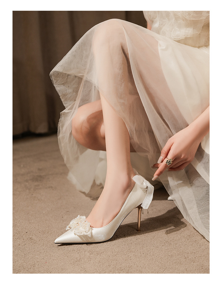 2024 Novi svileni čevlji z pentljo Water Diamond Beli čevlji z visoko peto za ženske poročne bankete in čevlji za družice_voghion.com