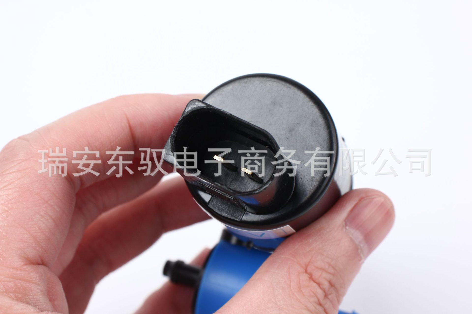 1J6955651 1T0955651A is suitable for the windshield washer pump of Volkswagen Passat