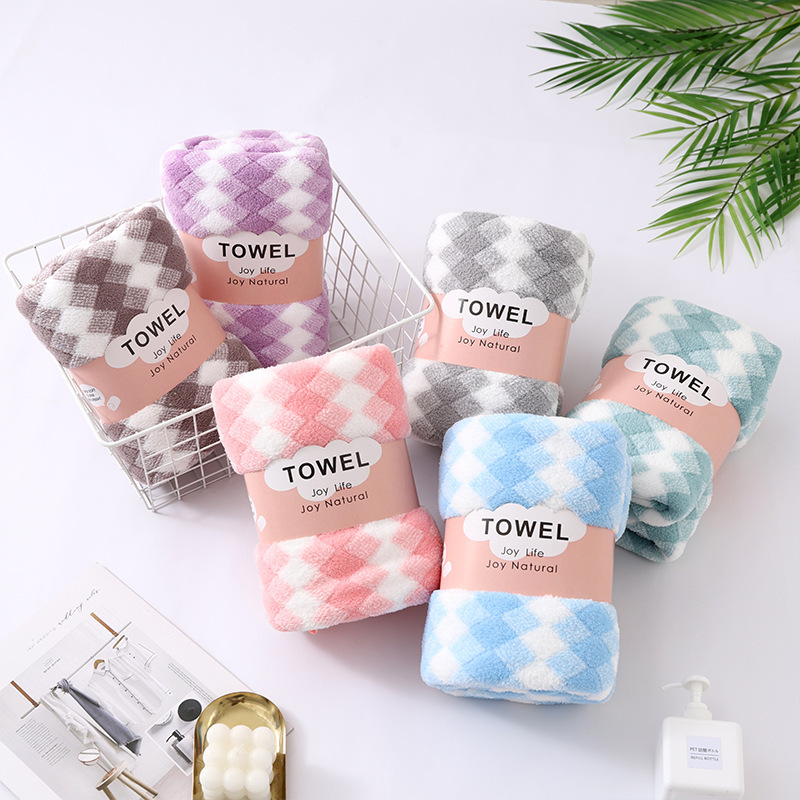 Cross-Border Popular Pineapple Pattern Large Bath Towel, Coral Fleece Thickened Beach Towel, In-Stock Large Bath Towel for Bathing, Foot Bath, and Hot Springs