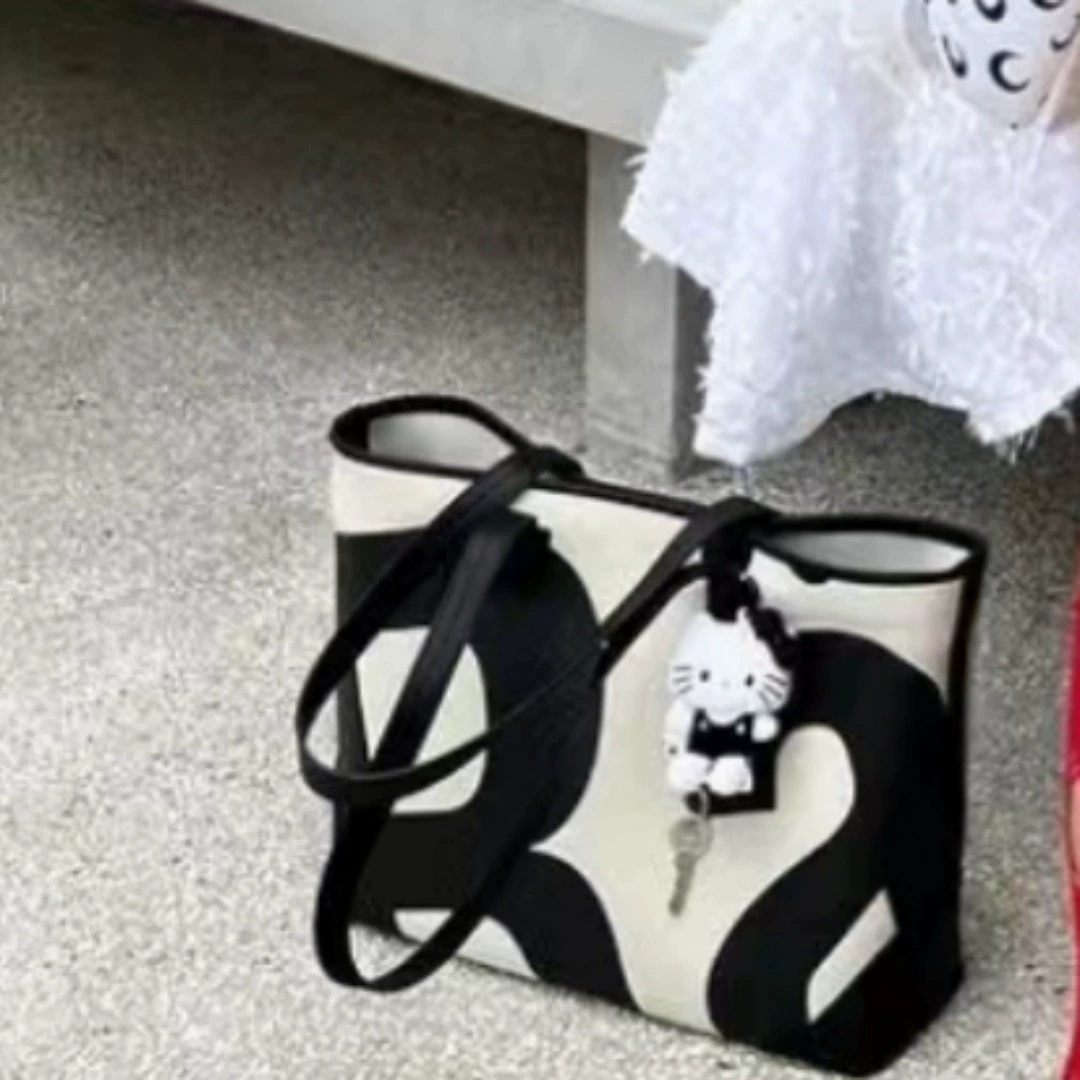 Capacious trend one-shoulder bag