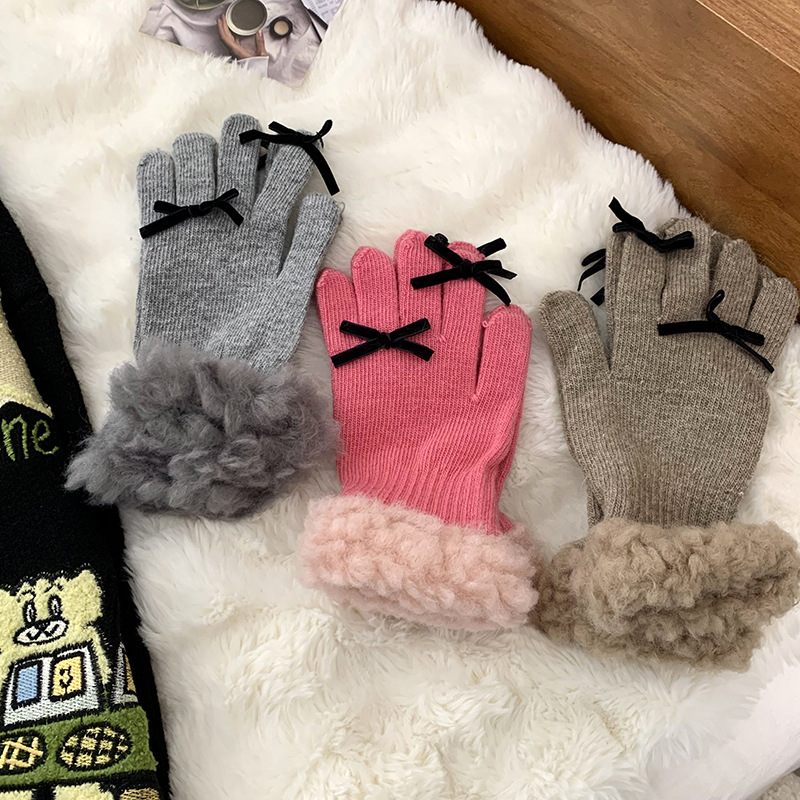 Guantes de punto para mujeres otoño y invierno nuevos guantes de caballo de cordero calientes lindos de moda borde de arco estudiantes de cinco dedos