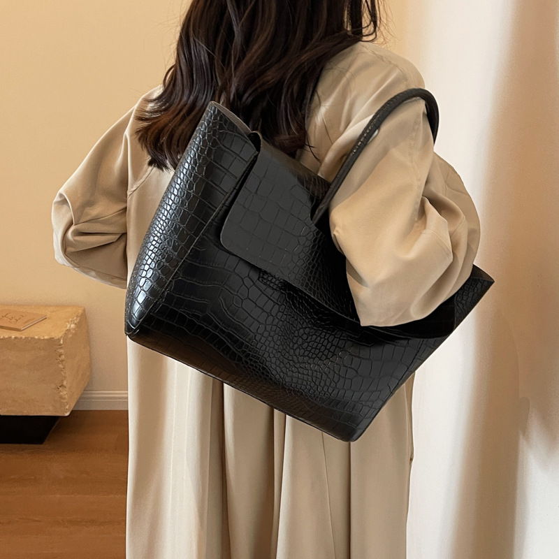 Crocodile-patterned European And American Retro Large-capacity High-quality Crossbody Bag, Business Commuter Handbag,_voghion.com