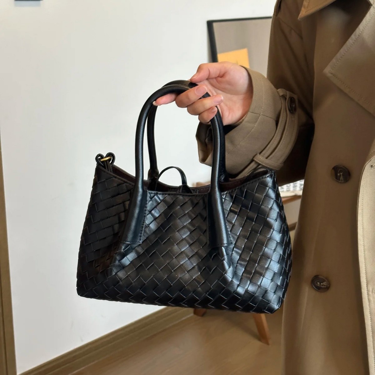 Light Luxury Handmade Leather Woven Bag Food Basket High-end Fashion All-match Portable Shoulder Large Capacity Women's Bag Wholesale