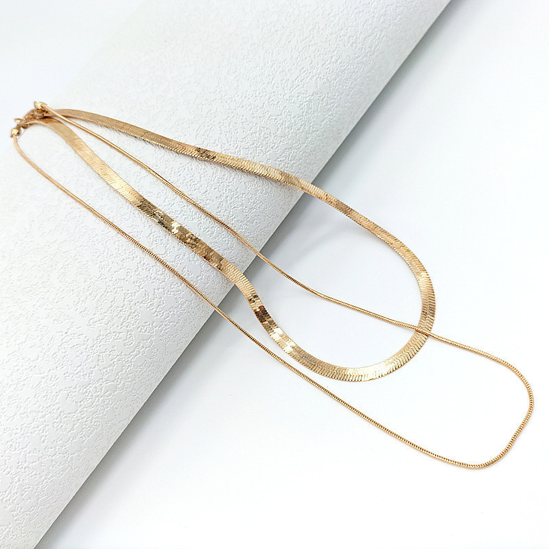 Collana a strati minimalista con catene delicate gioielli_voghion.com
