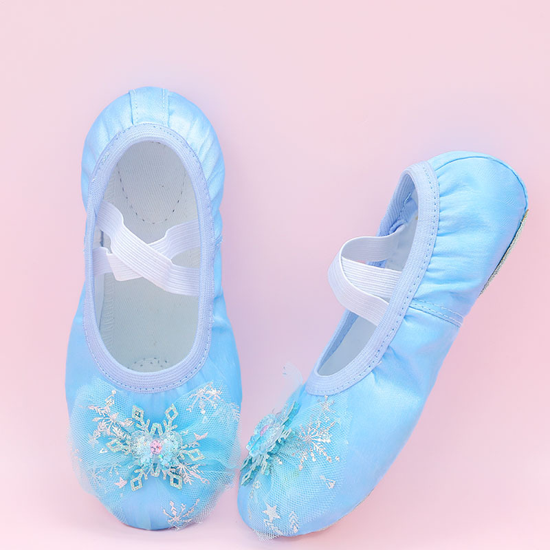 2024 nuevos zapatos de baile para niños zapatos de entrenamiento de satén niñas princesa zapatos de entrenamiento de baile de suela blanda zapatos de baile de garra de gato