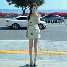 画解WAHJU 极光之舞 早春复古刺绣印花气质掐腰显瘦吊带连衣裙女