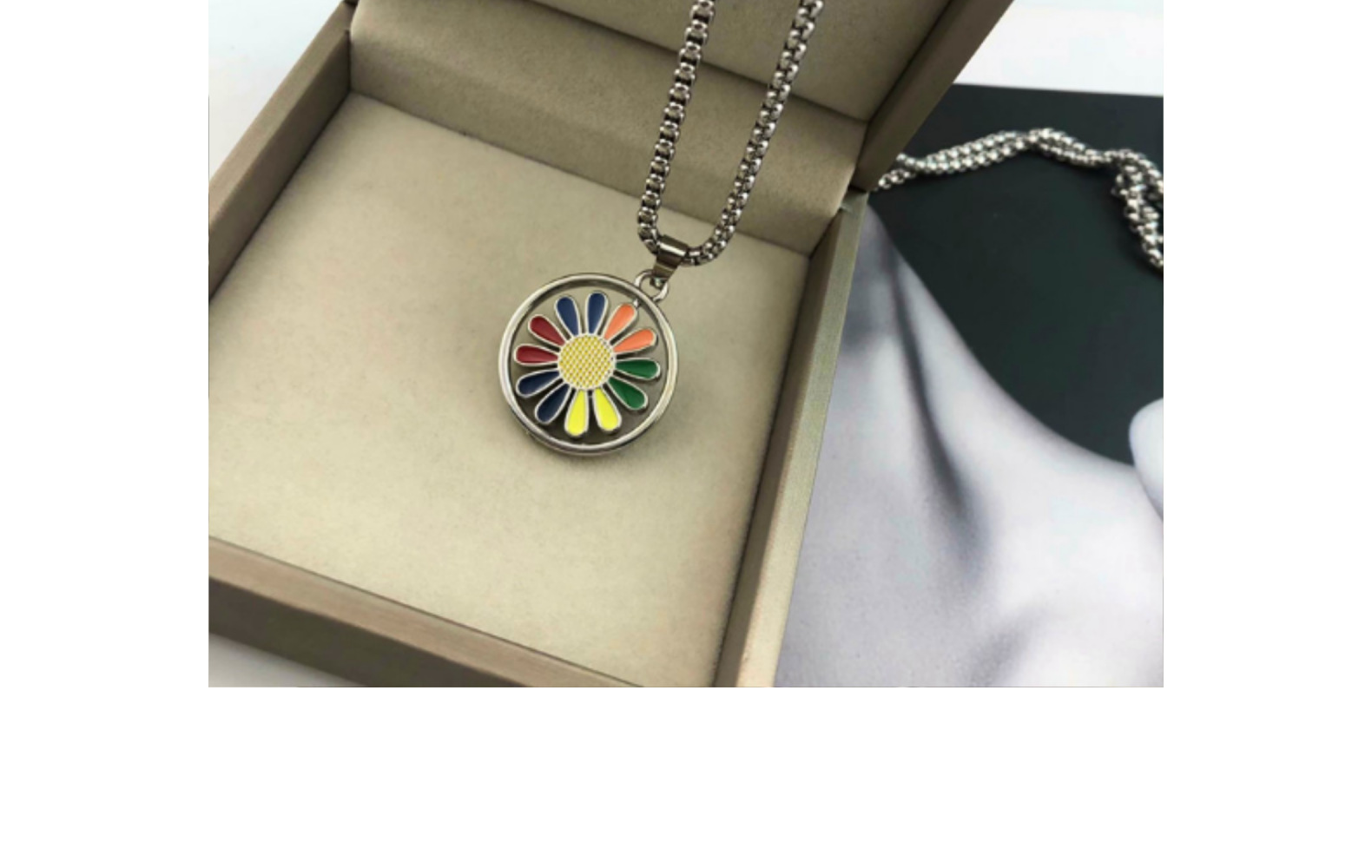 Seven Colored Flower Pendant Necklace For Men Titanium Jewellery_voghion.com