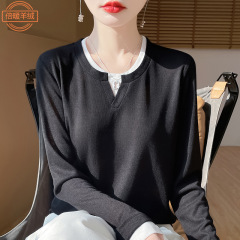 ニットの偽の2つのtシャツの女性の春の新型のカジュアルでやせている底のシャツの丸首の中で肩の長袖の上着を掛けます。