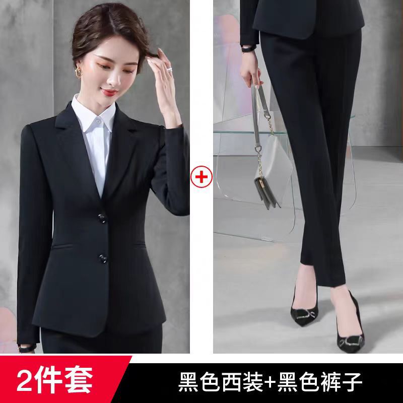 黒い小柄なスーツの女性春秋高級ホテルのフロントの職業作業服の事業はスーツのコートを編みます。|undefined