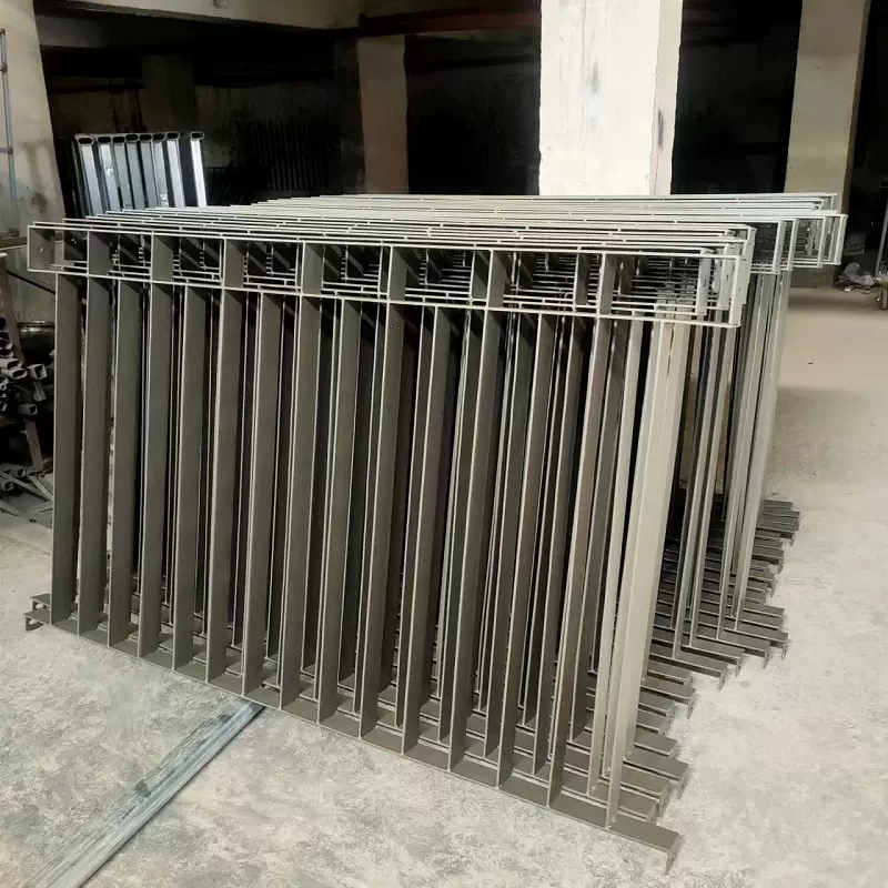 护栏齐全根据客户要求定制此类栏杆结实耐用材料镀锌管及扁铁焊接
