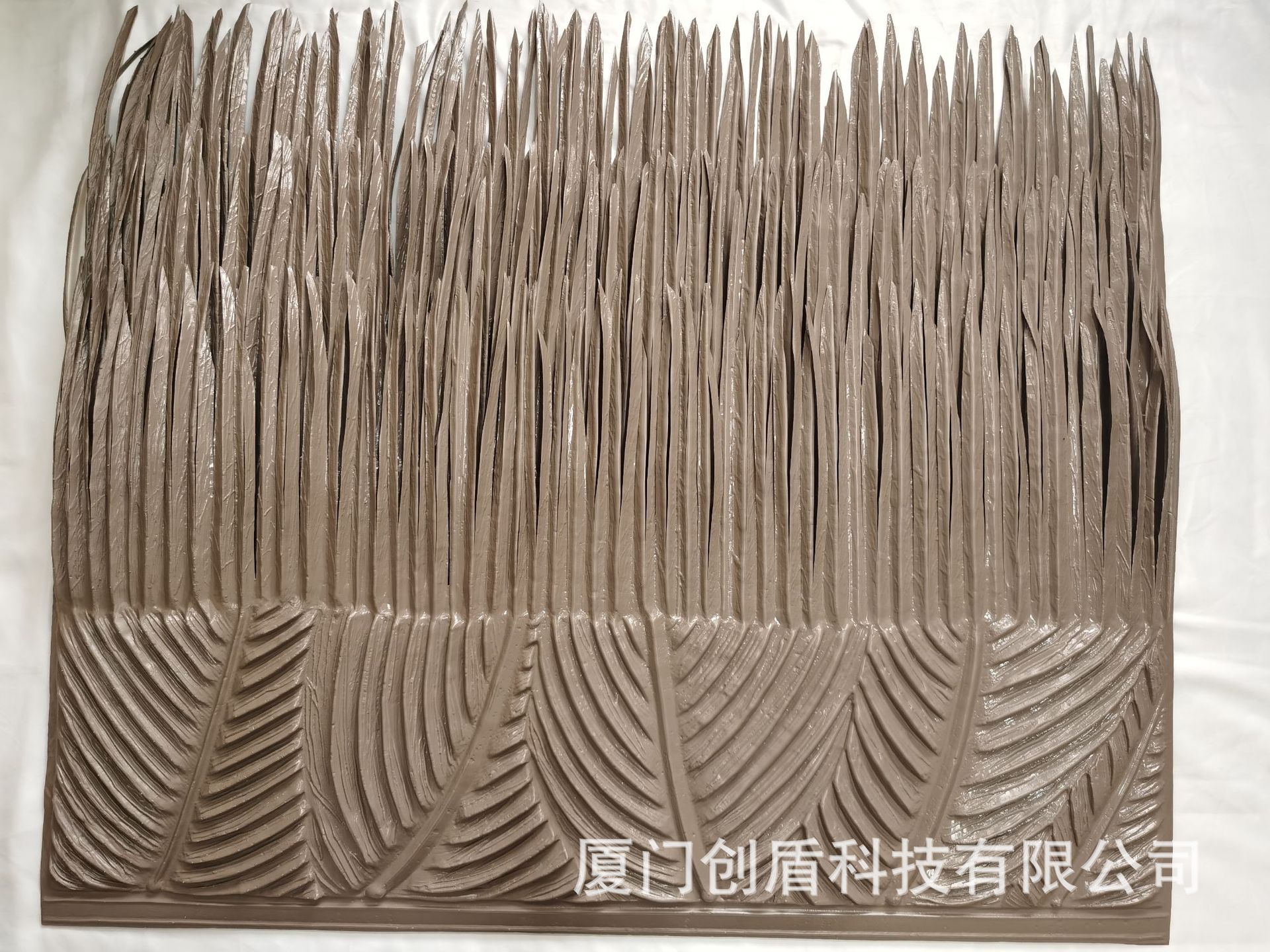 Suministro directo de fábrica de Xiamen al por mayor hoja de palma hoja de plátano punto escénico Nueva simulación de paja teja de paja de plástico hierba ignífuga