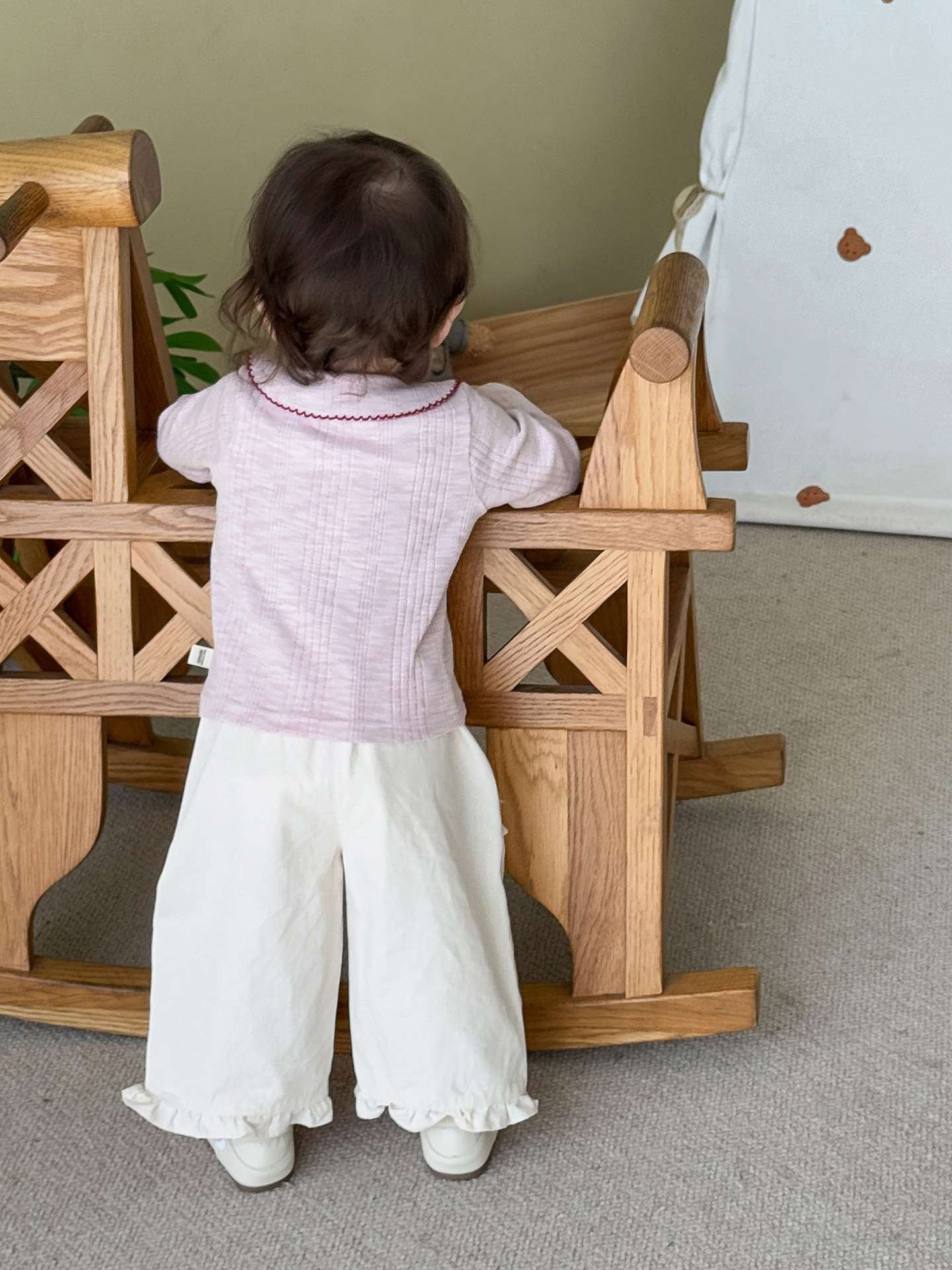 女の子用韓国風インナーシャツ、秋用ベビーおしゃれドールカラーイチゴTシャツ、子供用かわいい秋服
