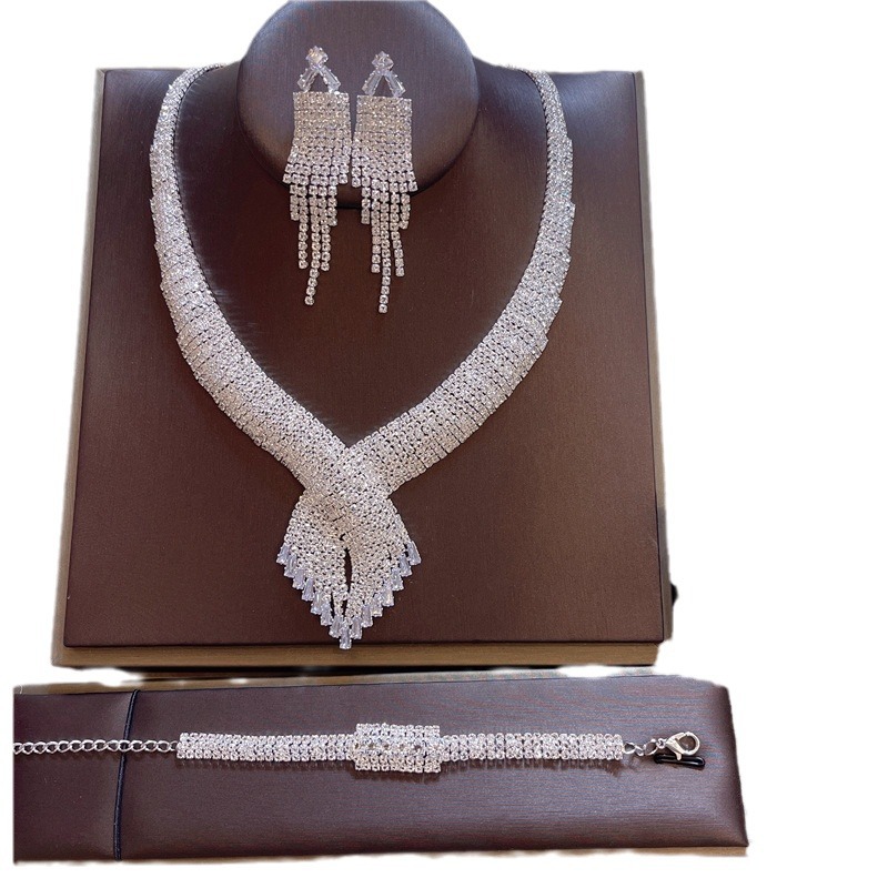 Luxury Rhinestone Necklace And Round Earrings Set For Bride_voghion.com