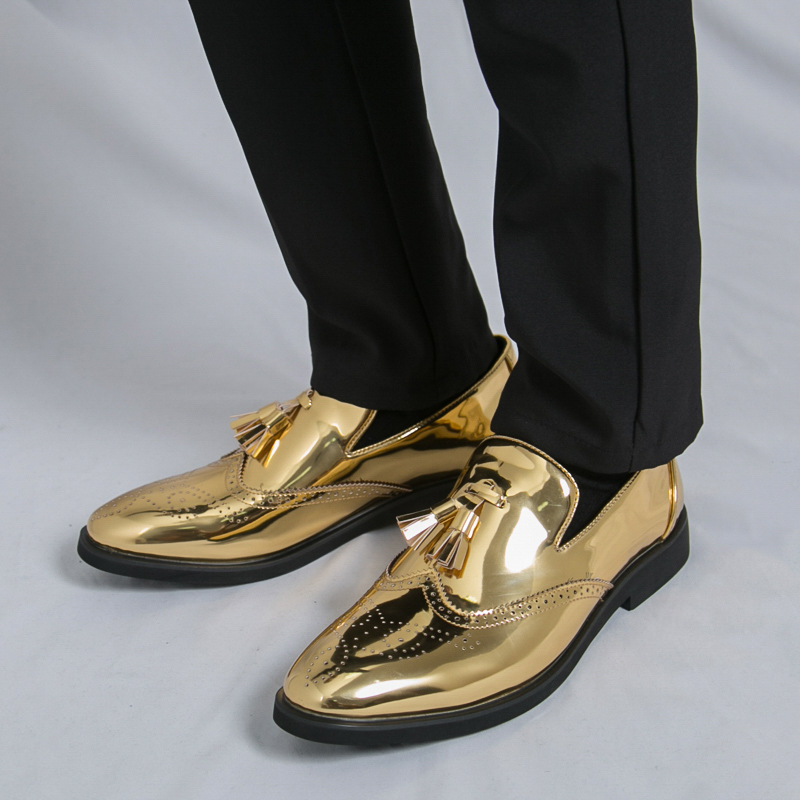Zapatos transfronterizos de talla grande para hombres nuevos zapatos de cuero brillantes zapatos de cuero casuales de moda para hombres zapatos de cuero con flecos tallados de moda