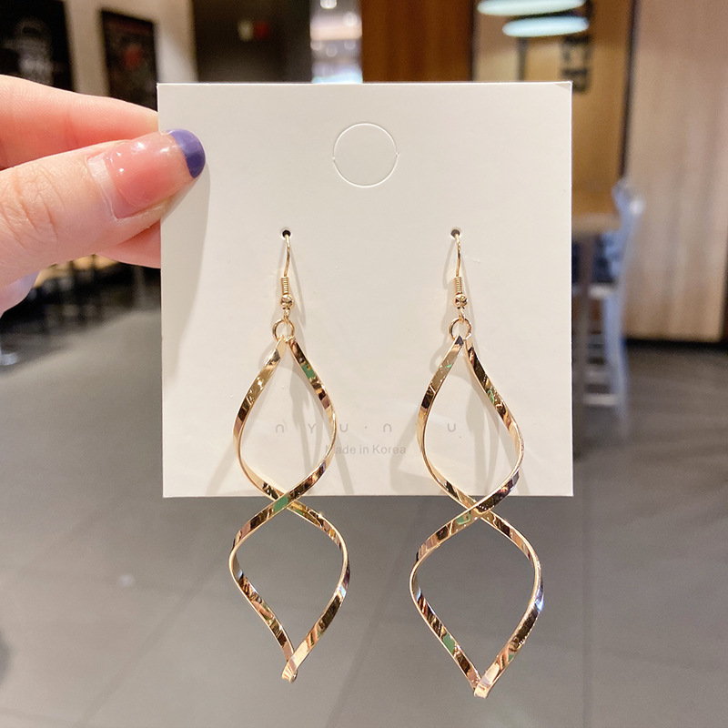 Pendientes de perlas, pendientes de estilo caliente, lujo ligero, pendientes simples de celebridades de Internet, accesorios de Yiwu, venta al por mayor