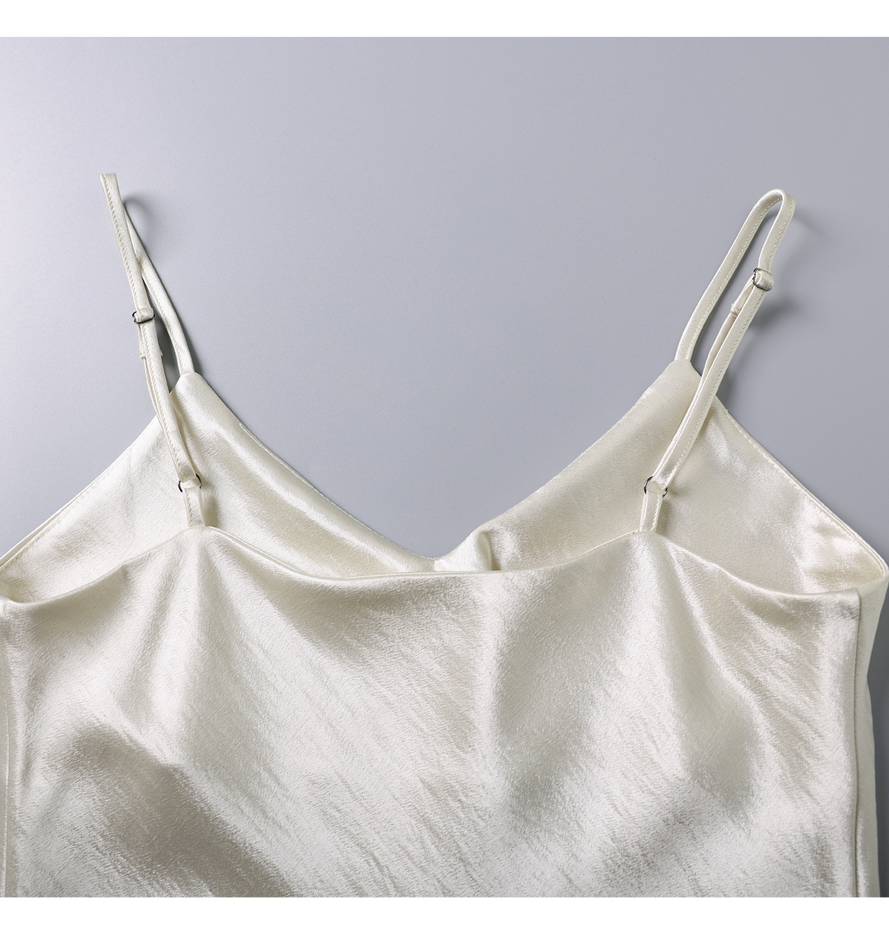 Đầm maxi nữ satin dáng suông, cổ yếm dây mảnh, thiết kế xéo cạnh — màu đen chi tiết 29