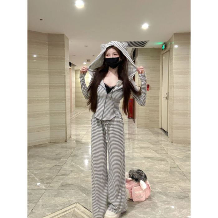 2025新款粉色条纹减龄休闲运动穿搭一整套女早秋季小个子两件套装|undefined