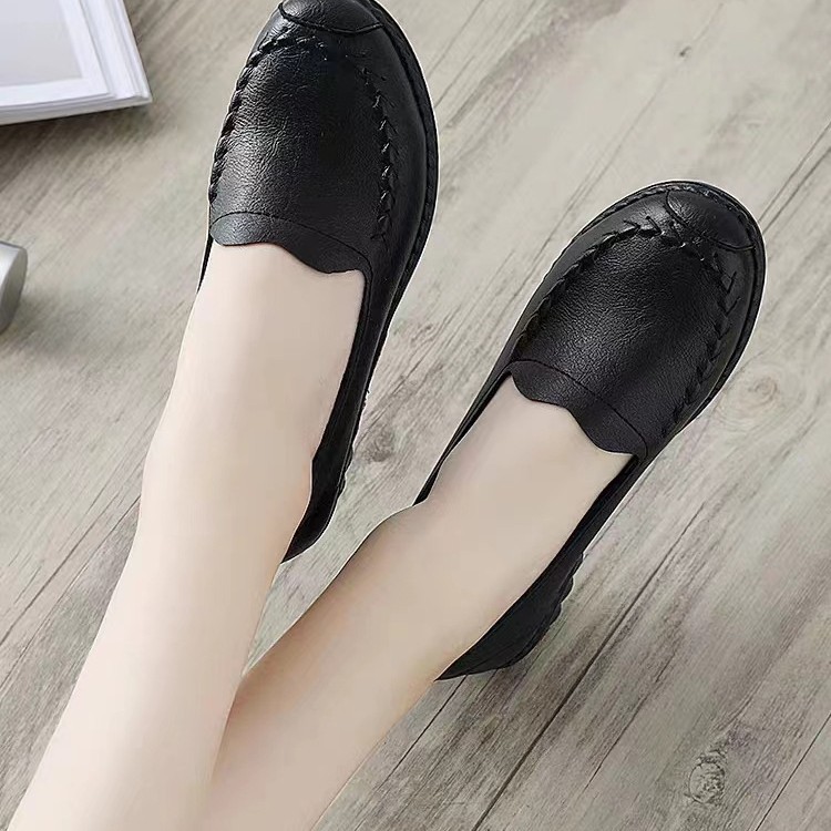 Zapatos de cuero suave de primavera y verano, zapatos de cuero de mediana edad, zapatos de trabajo de mujer negros, zapatos de mediana edad, cómodos, antideslizantes