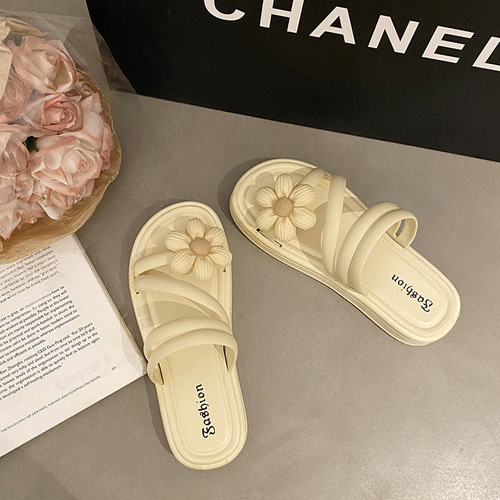 New floral women's sandals with thick soles and anti-slip features, summer fairy style, suitable for indoor and outdoor wear, Roman casual style