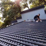 На температуре на крыше синтетическая смоляная плитка с изоляцией глазированной крыша пластиковая зеленая плитка