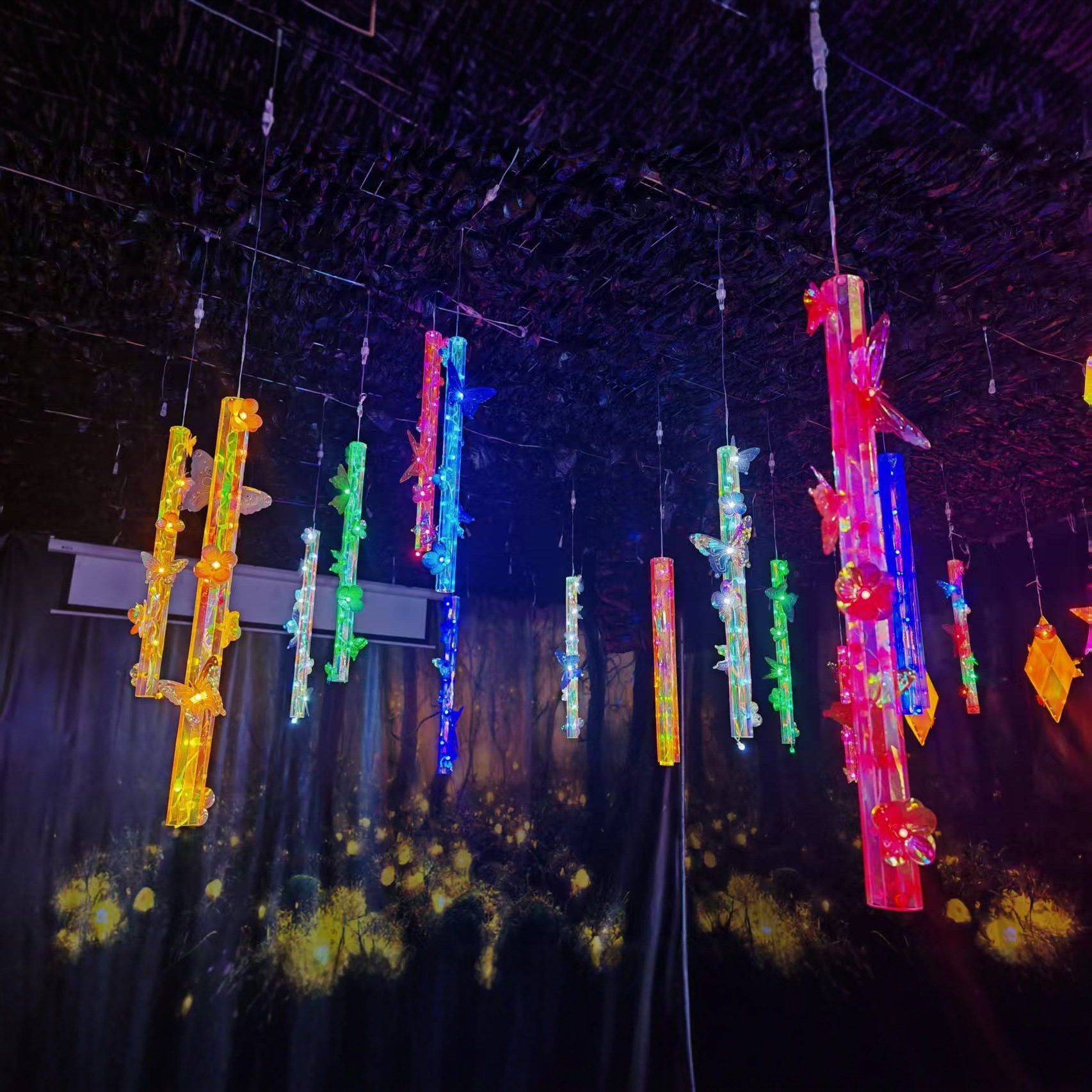 蝶绕花明炫光柱PET景观灯公园文旅美陈户外发光照片挂树景观灯