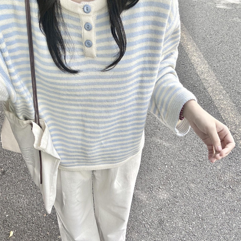 Korean-style blue striped knit sweater for women, a stunning and effortlessly chic outfit for fall and winter, perfect as a standalone top