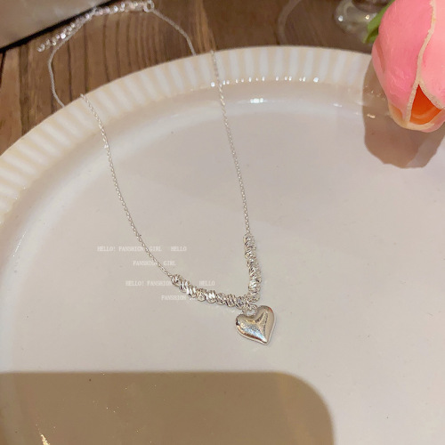 Ins trendy internet celebrity same three-dimensional love necklace women's light luxury niche versatile temperament striped bead clavicle chain