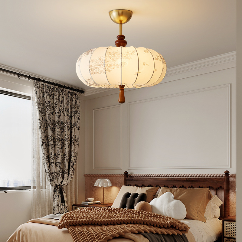 Araña de dormitorio de estilo antiguo francés, tela de impresión de estilo Nanyang retro, lámpara de estudio de casa de familia, lámpara de dormitorio principal de viento silencioso